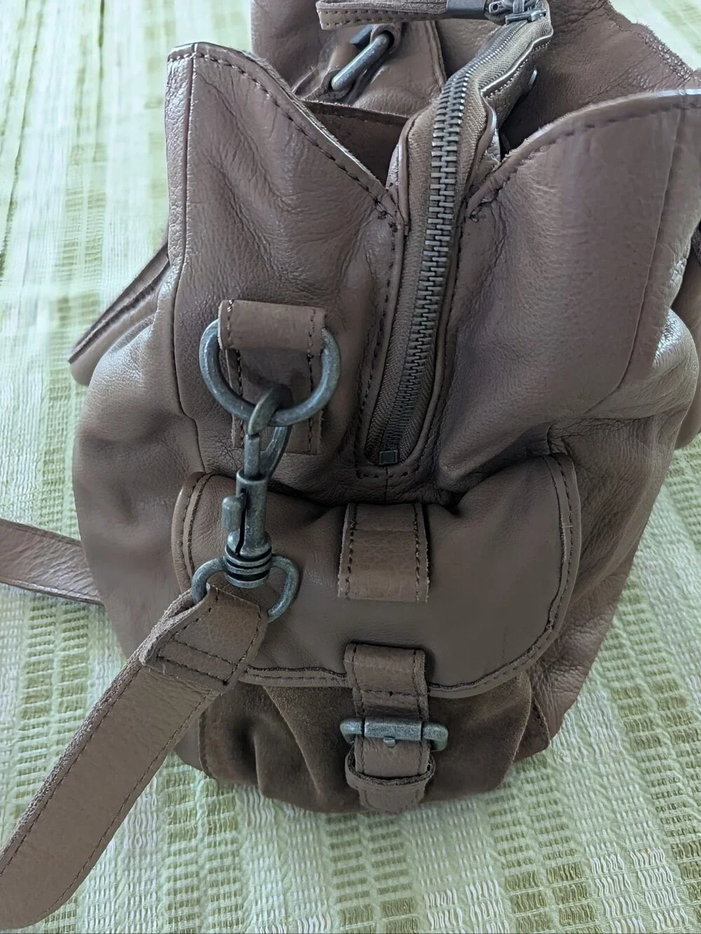 Liebeskind Soft Taupe Leather Tote, hobo bag Handles, cross body Strap, vintage